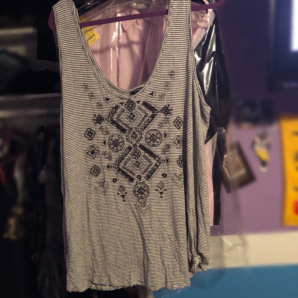 Black and white tank top, size 3